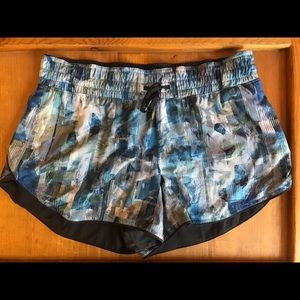 Lululemon choose a side short